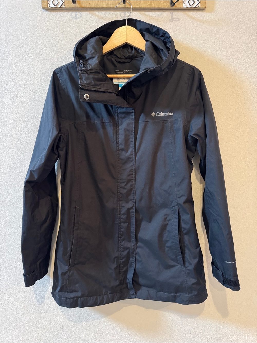 EUC Small Columbia Black Hooded Omni-Tech Waterproof Breathable Rain Jacket!